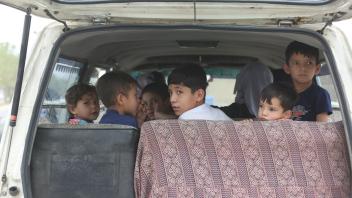 ARCHIV - Binnenvertriebene Kinder sollen aus Kabul in ihre Heimatprovinzen zurückgeschickt werden. Foto: Saifurahman Safi/XinHua/dpa