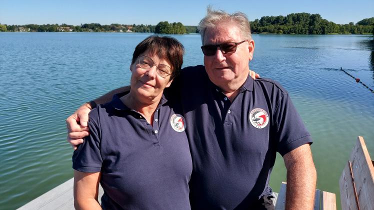 Ulla und Burkhard Müller teilen ihre Liebe zum Stocksee und ihre Leidenschaft für das Gelingen der Ferienlager.