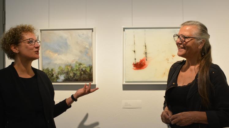 Museum Eckernförde eröffnet neue Ausstellung mit Werken der beiden Künstlerinnen Margit Buß und Uta Masch.