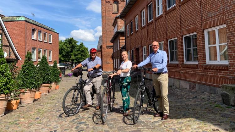 Freuen sich auf das Stadtradeln: Bürgermeister Lars Winter, Stadtradeln-Koordination Lara Lohreit, Radverkehrsbeauftragter Wolfgang Homeyer.