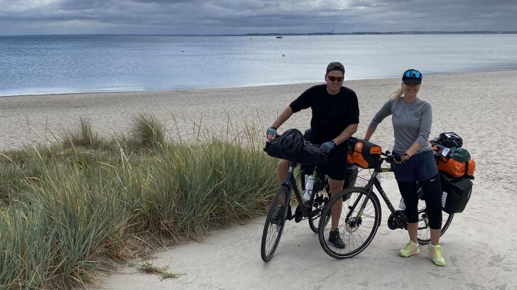 Riikka Wartiainen und ihr Lebensgefährte Sven Reinhart reisten mit dem Rad zu ihrem Sommerdomizil in Finnland. 