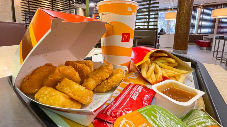 Wer bei McDonald s speist, erhält zum Pommes und Chicken McNuggets auch immer eine Portion Verpackungsmüll mitgeliefert.