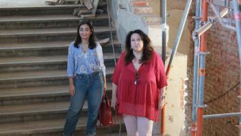 Reem Alabali-Radovan und Ute Lindenau besuchen die Baustelle des neuen Stadthauses