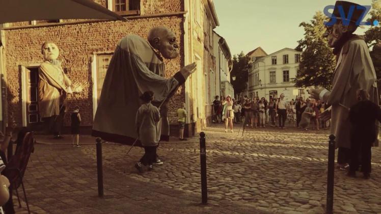 Großfigurenspektakel um Nosferatu feiert Premiere in Wismar Unknown