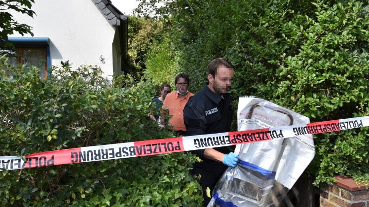  Das Familiendrama, bei dem ein 22-Jähriger am Sonntag in Deichhorst mutmaßlich seine 80-jährige Großmutter getötet hat, ist noch immer Stadtgespräch. 