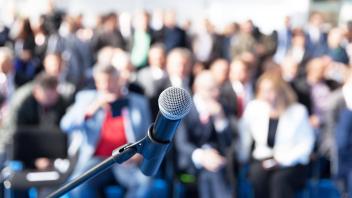 Business presentation or corporate conference Copyright: xWellphotox Panthermedia28323004