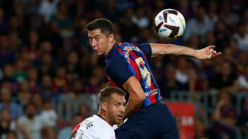 Robert Lewandowski bliebt bei seinem Debüt für den FC Barcelona ohne Treffer. Foto: Joan Monfort/AP/dpa