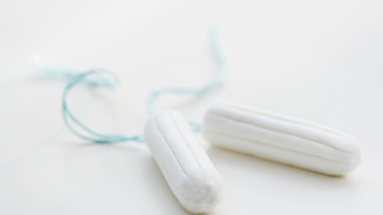 Close up of tampons, 01.10.2011, Copyright: xSporrer/Ruppx white background,close-up,copy space,still life,studio shot,h