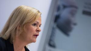 Innenministerin Nancy Faeser warnt vor gezielten Attacken gegen die Energie-Infrastruktur. Foto: Rolf Vennenbernd/dpa