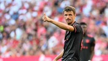 Bayerns Thomas Müller erzielte das zweite Tor für sein Team. Foto: Sven Hoppe/dpa