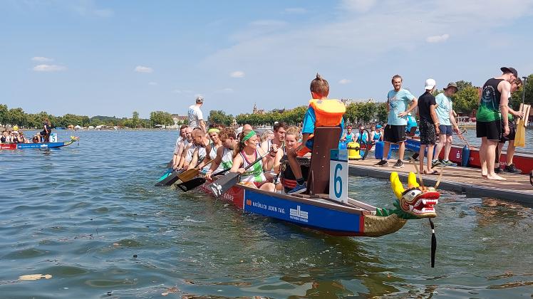 Das Drachenbootfestival am Schweriner Pfaffenteich war laut Veranstalter ein Erfolg. 