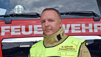 Markus Eichwitz steht an der Spitzer der 18 Feuerwehren im Amt Crivitz. Schon als Schuljunge entschied sich der Crivitzer Amtswehrführer, Brandschützer zu werden. 