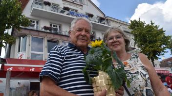Helge Herm und Inge Mamerow haben sich bei Gosch in Warnemünde kennengelernt