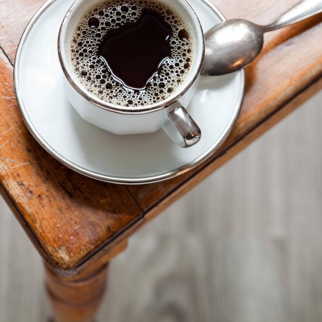 Die Forscher empfehlen schwarzen Kaffee zu trinken, um keine zusätzlichen Kalorien aufzunehmen.