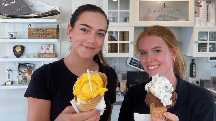 Pia Sass und Liv-Greta Kube verkaufen das beste Eis auf Sylt.