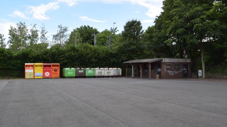 Au dem Tomblaine-Platz geriet ein 20-Järhgier mit einer Gruppe in Streit. Wenig später folgte ein tätlicher Angriff auf der nahen Eisenbahnbrücke an der Schulstraße.