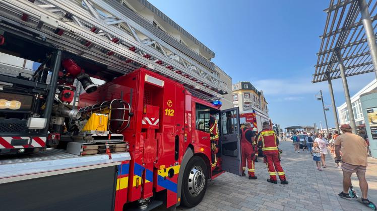 Löschfahrzeuge und Leiterwagen: 16 Feuerwehrleute waren am Dienstag in Westerland im Einsatz.