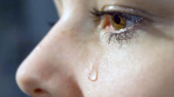 Nur der Mensch weint aus emotionalen Gründen. Forscher haben dafür nun fünf Kategorien vorgestellt. Foto: Jens Schierenbeck/dpa-tmn