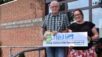 Für den Rentner Alfons Klaas und die Leiterin der Seniorenhilfe, Tanja Tönjes gehört es zum Alltag dazu, älteren Menschen zu helfen.