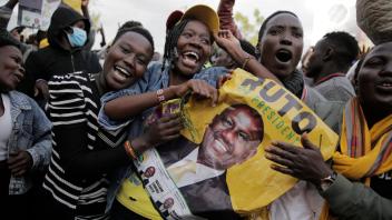 ARCHIV - Freude über den Wahlsieg: Anhänger von William Ruto in Eldoret. Foto: Brian Inganga/AP/dpa