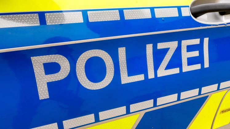 Düsseldorf 30.06.2021 Polizei Auto Polizeiauto Polizeiautos Polizeiwagen Blaulicht Streifenwagen Rundumleuchte Sondersi
