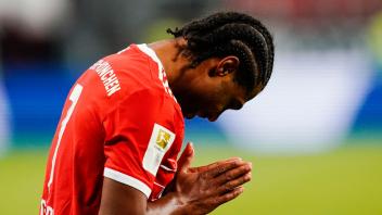 Bayern Münchens Serge Gnabry plagt eine leichte Handgelenksverletzung. Foto: Uwe Anspach/dpa - Nutzung nur nach schriftlicher Vereinbarung mit der dpa