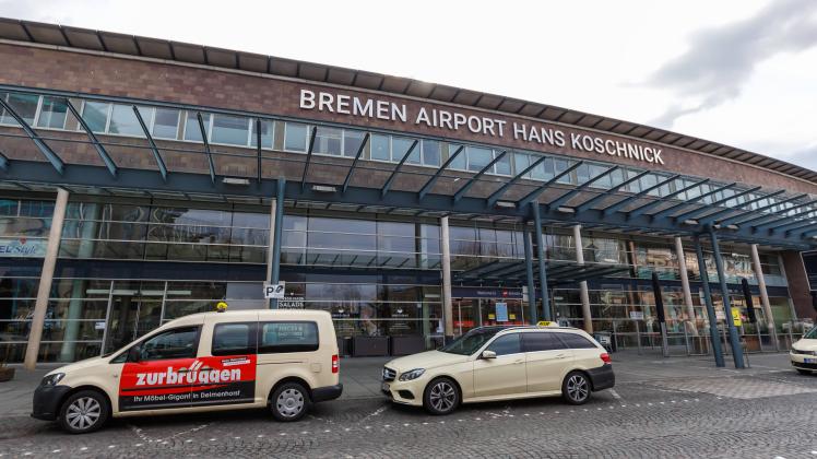 Flughafen Bremen Airport BRE Terminal in Deutschland Bremen, Deutschland - 19. April 2021: Terminal des Flughafen Bremen