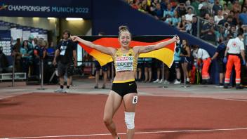 Sprinterin Gina Lückenkemper ist durch ihre Wunde am Knie gehandicapt. Foto: Sven Hoppe/dpa