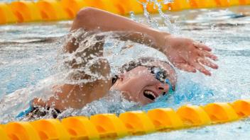 Schwimmt über 400 m Freistil zum Sieg: Marie Isabel in Aktion. Foto: Gregorio Borgia/AP/dpa