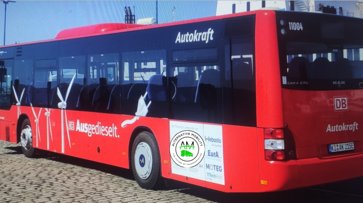 Autokraft-Bus, der von der Alternative Mobility GmbH in Enge-Sande (Greentec-Campus) von Diesel- auf Elektroantrieb umgerüstet wurde.