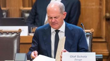 German Chancellor Olaf Scholz appears before the Parliamentary Investigation Committee on the CumEx Tax Money Affair, in Hamburg, northern Germany, on August 19, 2022. (Photo by Daniel Bockwoldt / AFP)