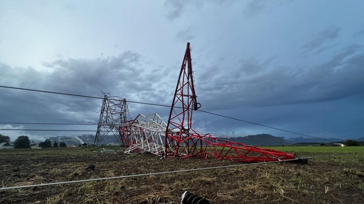 Schäden an einer Stromleitung in der Steiermark unweit von Graz. Foto: Markus Angerer/APA/dpa