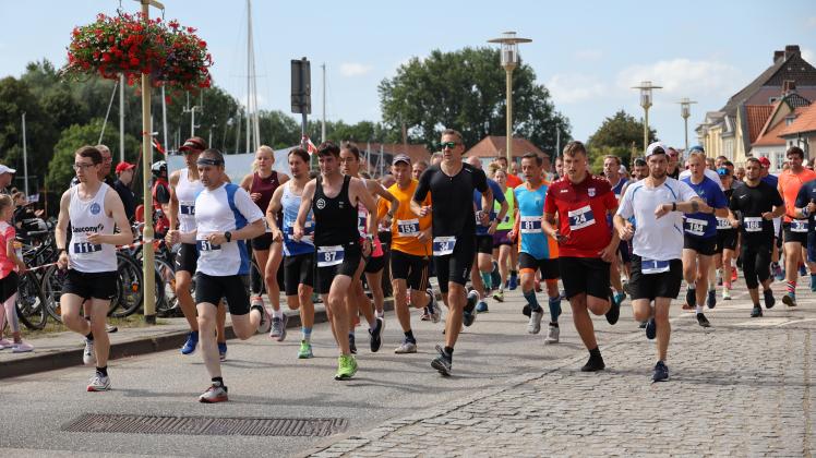 Start zehn Kilometer, Glückstädter City-Lauf 2022