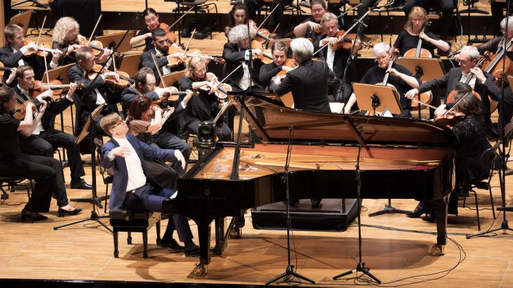 Musikfest Bremen: Große Nachtmusik 2022; Bergen Philharmonic Orchestra, Vikingur Olafsson