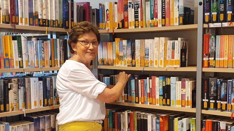 Nachfolge gesucht: Mechthild Roling möchte mit 75 Jahren die Leitung der Bücherei im Bonifatius-Hospital abgeben. Für sie war es in den vergangenen 40 Jahren eine erfüllende Aufgabe.