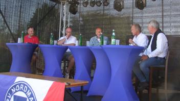 Auf dem Podium: Michael Bröer, Uwe Callsen, York Lange, Gerhard Delling und Dierk Schmäschke (von links).