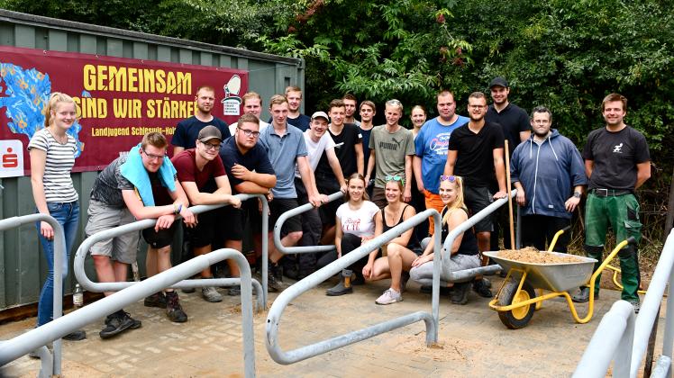 Die Landjugend Hohenhorst hat am landesweiten Wettbewerb  „Gemeinsam sind wir stärker“ teilgenommen und dafür eine Fahrradständeranlage an der Deekenhörn gebaut.