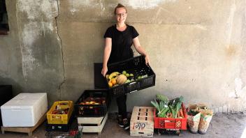 Claudia Goldmann rettet in Bargteheide noch genießbare Lebensmittel vor dem Müll.