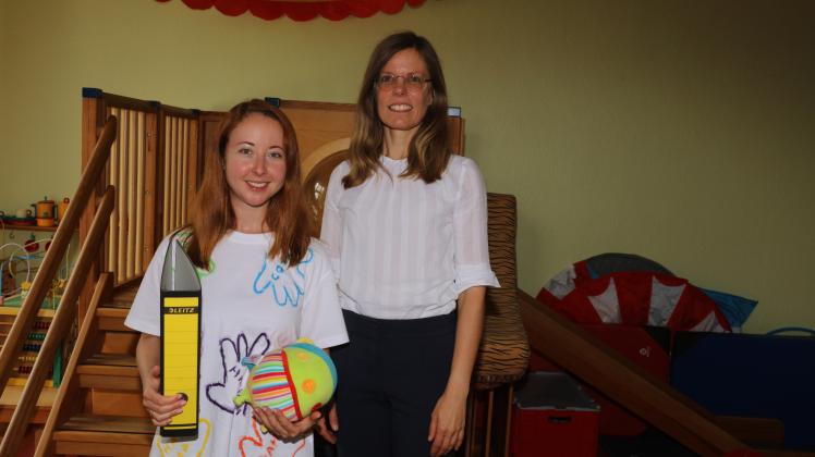 Psychologin Vera Nesterova (links) soll vor allem ukrainische Mütter und deren Kinder im Kreis unterstützten. Monja Buche, Leiterin der Familienbildung Wedel, ist froh über das neue Angebot.