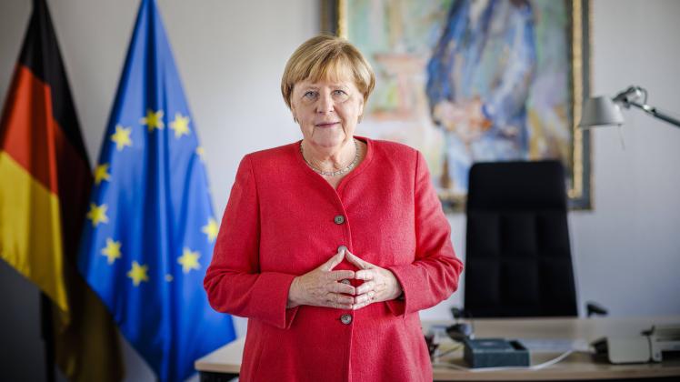 Bundeskanzlerin a.D. Angela Merkel posiert in ihrem Buero fuer ein Foto. Berlin, 15.06.2022 Berlin Deutschland *** Germ