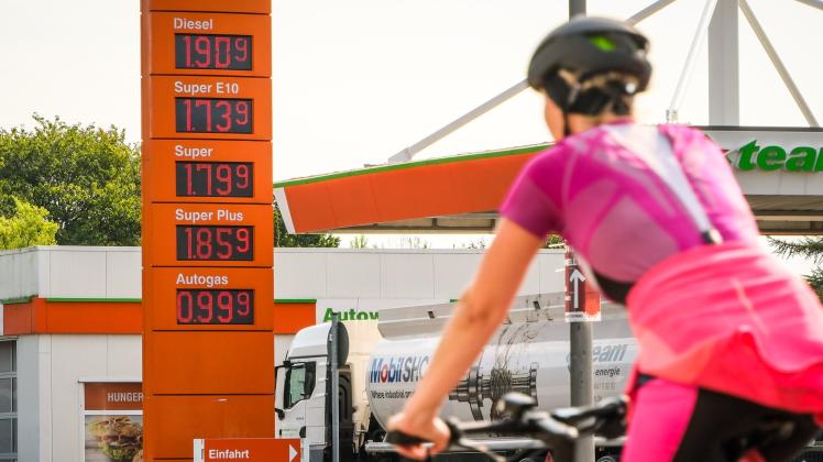 Diesel über 1,90 Euro pro Liter, Benzin fast 1,75: Die Preise für Kraftstoff sind innerhalb der letzten Woche trotz Tankrabatts stark gestiegen.