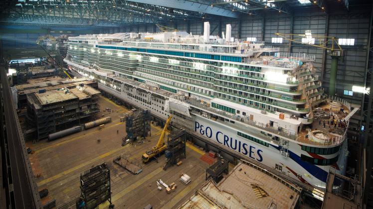 Am Samstag, 27. Februar 2022, wird die „Arvia“ das überdachte Baudock der Meyer Werft in Papenburg verlassen.