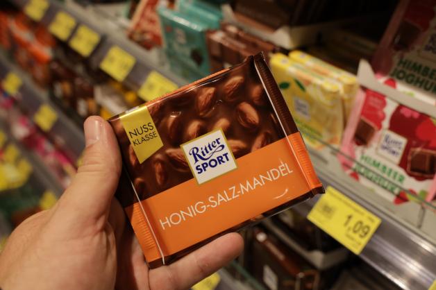 Die getestete Schokolade „Honig-Salz-Mandel“ von Ritter Sport enthält gerade mal ein Prozent Honig. 