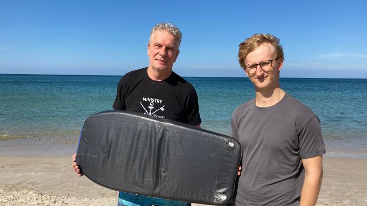 Alex Lenz und Nick Bosch wollen, dass billige Bodyboards in Zukunft am Strand verboten sind.