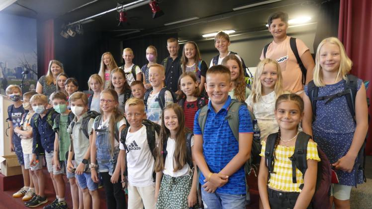 Für sechs fünfte Klassen startet das Schuljahr am Gymnasium Ganderkesee. Die Klasse 5e auf diesem Foto wird von der Klassenlehrerin Frau Oltmanns begleitet.
