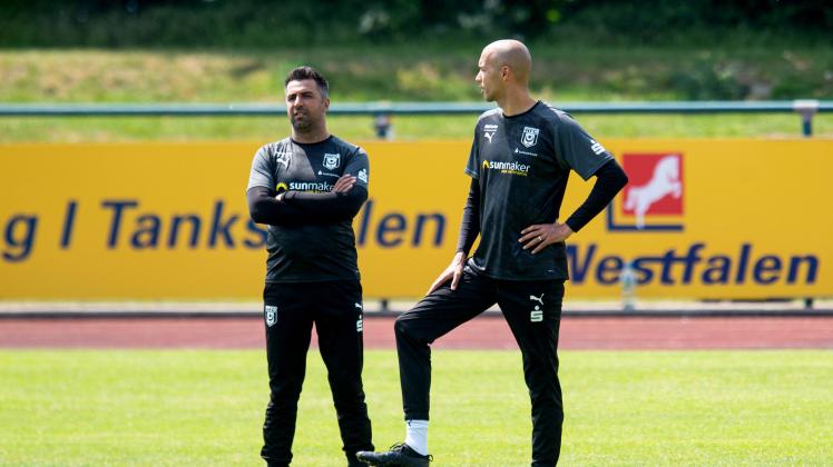 27.05.2020: 3. Liga - 2019/2020 - Training Hallescher FC in Quarantäne Trainingseinheit, im Bild: (L-R) Trainer Ismail A