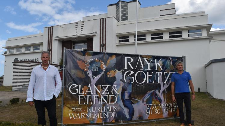 Der zeitgenössische Maler Rayk Götze stellt unter dem Titel „Glanz & Elend“ im Warnemünder Kurhaus aus. Die Eröffnung ist am 27. August um 18 Uhr. 