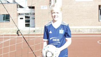 Ida Oppermann (9 Jahre alt) wurde vom HSV zum Talenttraining in den Volkspark eingeladen.
