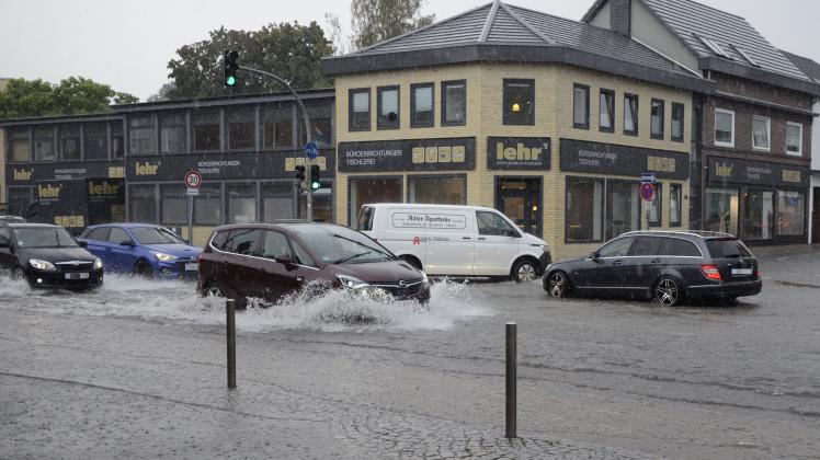 Überschwemmung Pinneberg Damm Regen