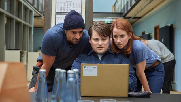 Schon vorher ein etwas schräges Team: Sami (Tamer Trasoglu), Dusi (Claudiu Mark Draghici) und Viktoria (Lena Dörrie, von links). Schon vorher ein etwas schräges Team: Sami (Tamer Trasoglu), Dusi (Claudiu Mark Draghici) und Viktoria (Lena Dörrie, von links).
